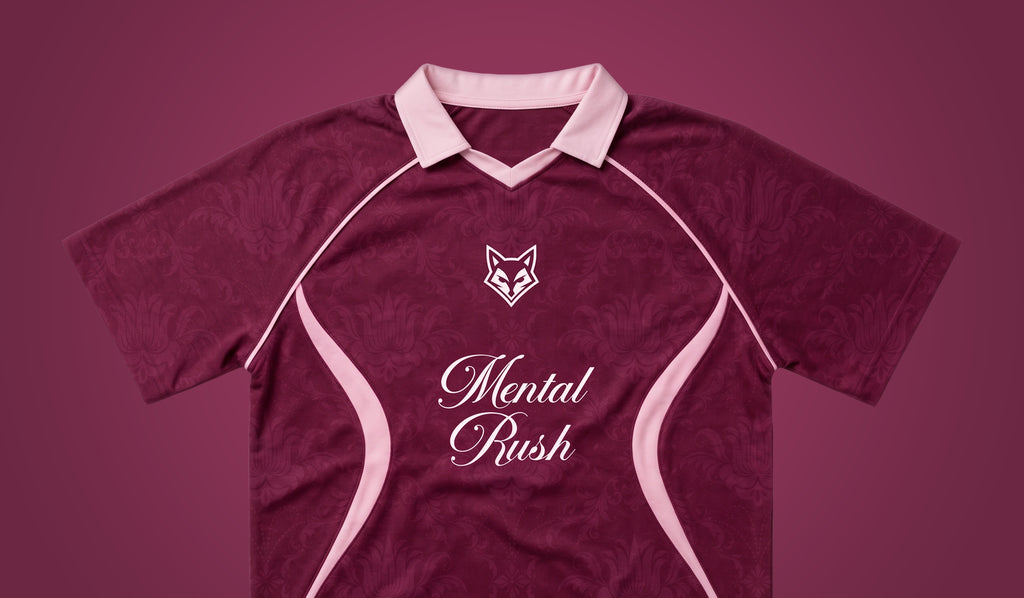 Buste du maillot Mental Rush 2026 bordeaux, col rose contrasté, blason renard et signature Mental Rush