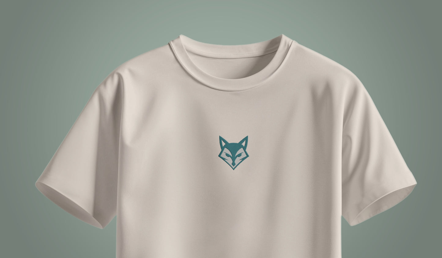 Détail de la broderie tête de renard bleu canard sur le t-shirt Lifestyle Mental Rush